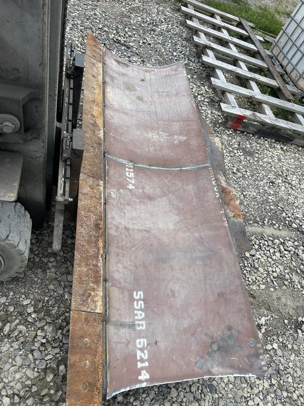 Worn bucket cutting edge before repair
